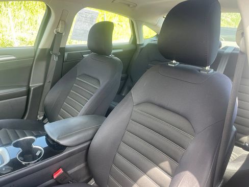 Used 2014 Ford Fusion SE FWD image 12
