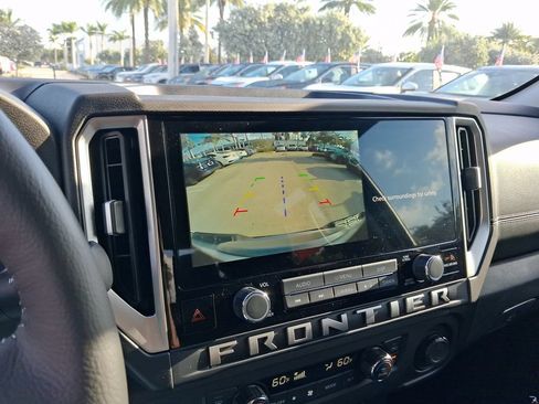 Used 2025 Nissan Frontier SV w/ SV Convenience Package RWD image 28