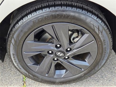 Used 2021 Hyundai Elantra SEL image 11