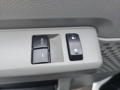 Used 2019 Ford E-450 and Econoline 450 Super Duty w/ Power Windows & Locks Group image 27