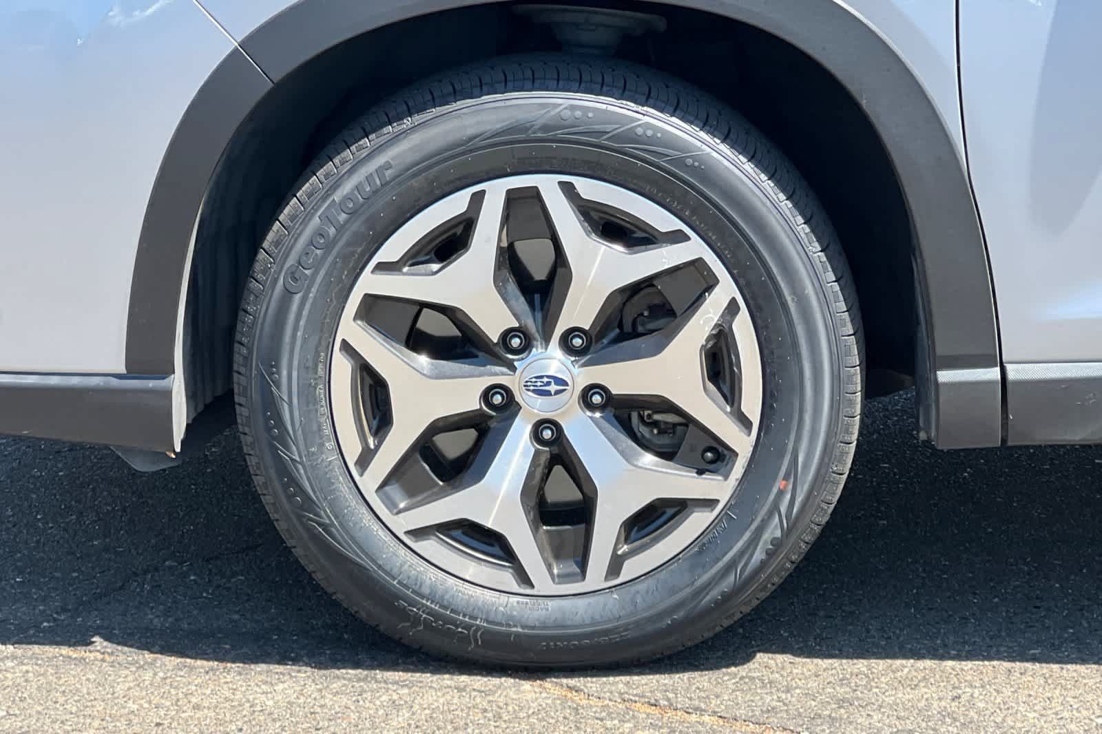 Used 2023 Subaru Forester Premium AWD/4WD image 31