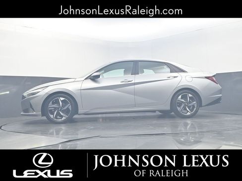 Used 2021 Hyundai Elantra SEL w/ Convenience + Premium Package image 23