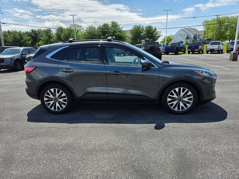 Used 2020 Ford Escape Titanium FWD image 6