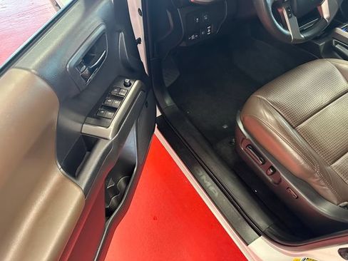 Certified 2023 Toyota Tacoma Limited AWD/4WD image 9