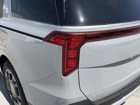 New 2026 Kia Carnival EX FWD image 8