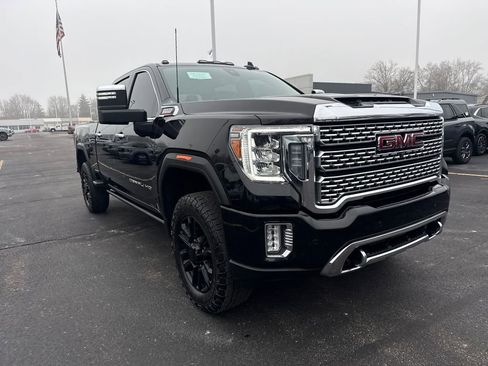 Used 2023 GMC Sierra 2500 Denali w/ Denali Black Diamond Edition image 4