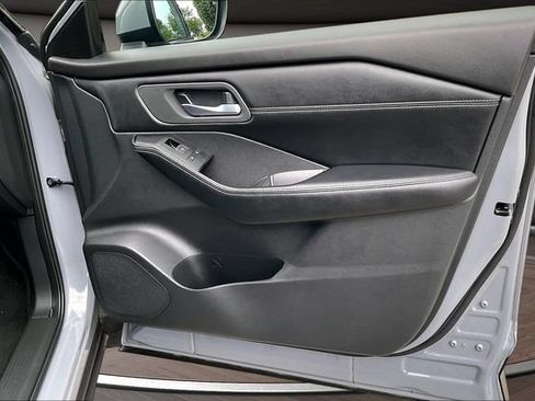 Used 2025 Nissan Rogue SL FWD image 22