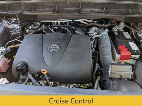 Used 2022 Toyota Highlander L FWD image 14