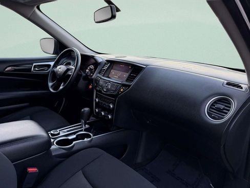 Used 2018 Nissan Pathfinder SV image 16