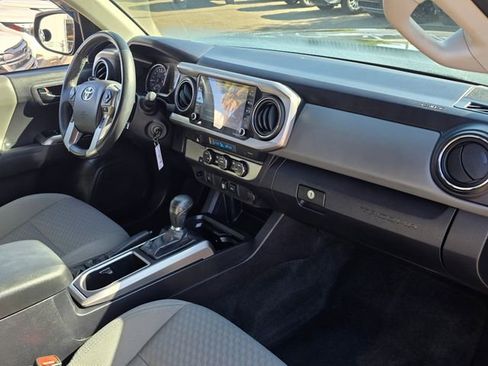 Used 2022 Toyota Tacoma SR5 RWD image 9