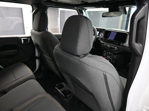 Used 2024 Jeep Gladiator Sport image 44