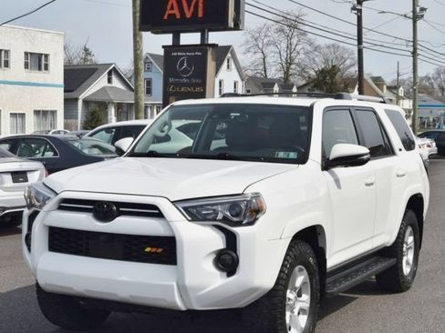 Used 2022 Toyota 4Runner SR5 Premium w/ Moonroof Package AWD/4WD image 4