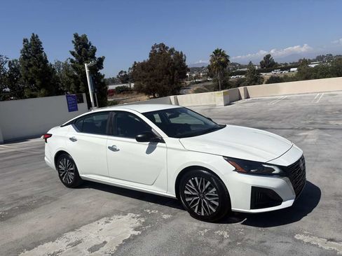 Used 2025 Nissan Altima 2.5 SV FWD image 27