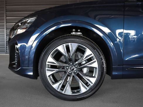 Certified 2025 Audi Q8 Premium Plus w/ Premium Plus Package AWD/4WD image 5