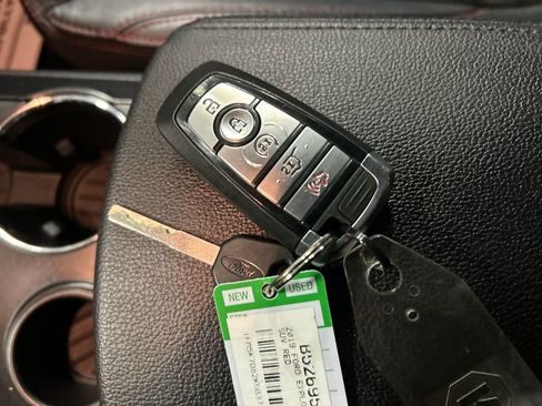 Used 2019 Ford Explorer XLT w/ Equipment Group 202A image 22