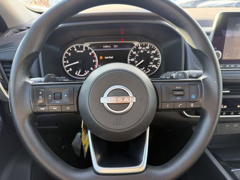 Used 2023 Nissan Rogue SV FWD image 12