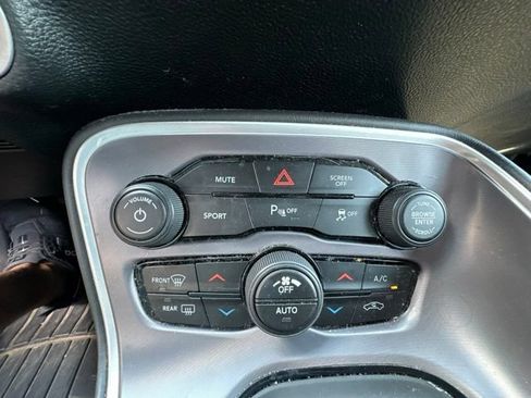 Used 2019 Dodge Challenger R/T w/ Driver Convenience Group RWD image 15