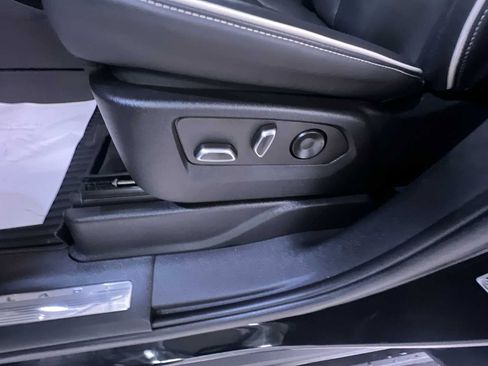 Used 2023 Cadillac Escalade Premium Luxury image 13
