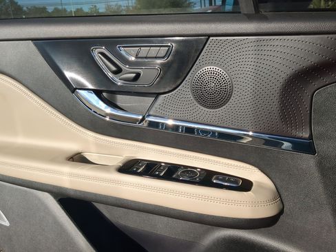 New 2026 Lincoln Corsair Premiere image 12