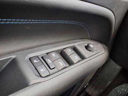 New 2026 Jeep Compass Latitude w/ Sun and Sound Group AWD/4WD image 17