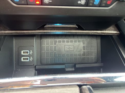 Used 2019 Ford Expedition Limited w/ Equipment Group 301A image 33