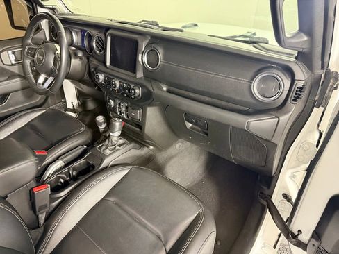 Used 2021 Jeep Wrangler Unlimited Sahara AWD/4WD image 36