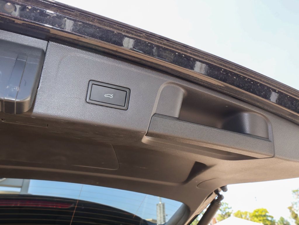 Certified 2026 Volkswagen Atlas SE w/ Panoramic Sunroof Package AWD/4WD image 11