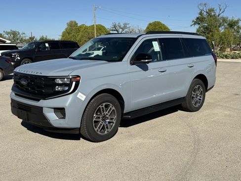 New 2025 Ford Expedition Active image 3