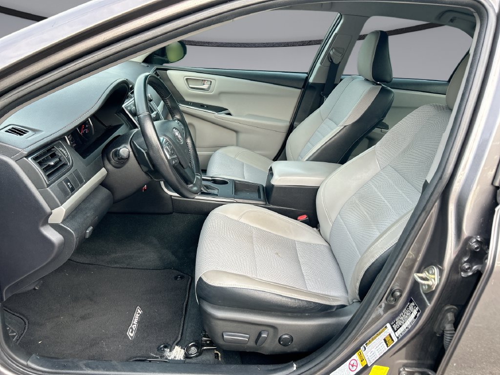 Used 2016 Toyota Camry SE FWD image 11