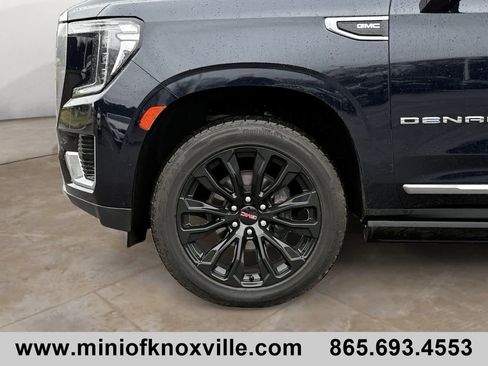 Used 2021 GMC Yukon XL Denali w/ Denali Premium Package image 9