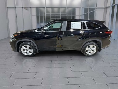 Used 2023 Toyota Highlander LE AWD/4WD image 5