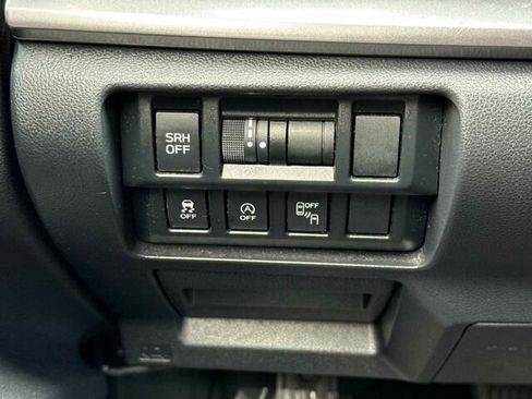 Used 2023 Subaru Crosstrek 2.5i Limited AWD/4WD image 32