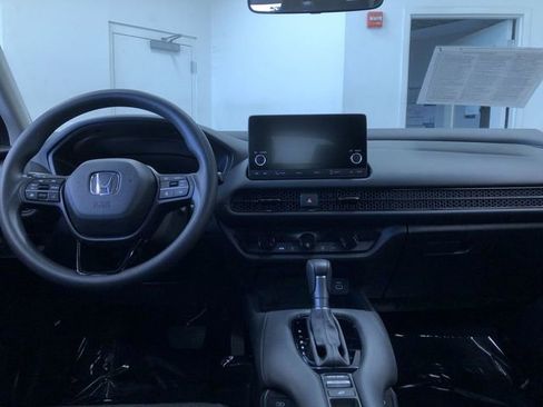 Used 2025 Honda HR-V LX image 17