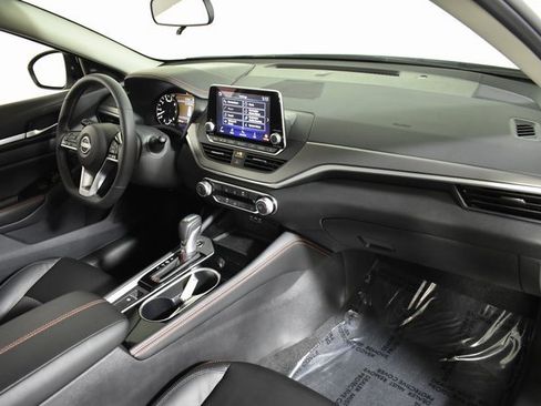 Certified 2025 Nissan Altima 2.5 SR image 35