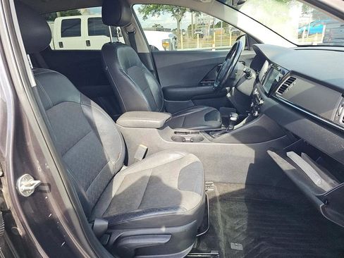Used 2018 Kia Niro EX w/ Option Group 020 FWD image 14