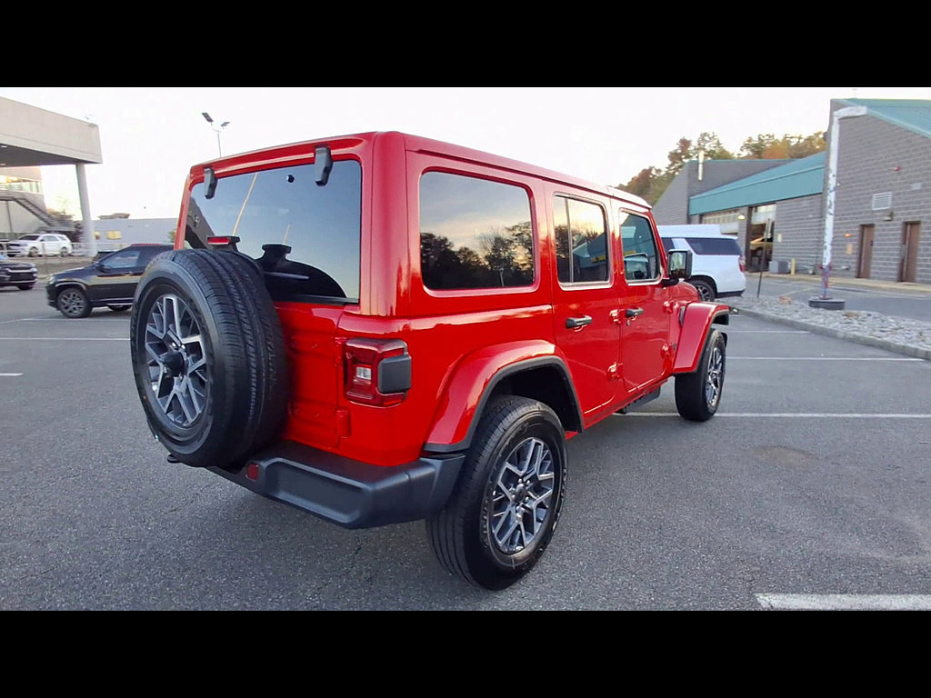 Used 2026 Jeep Wrangler Unlimited Sahara AWD/4WD image 8