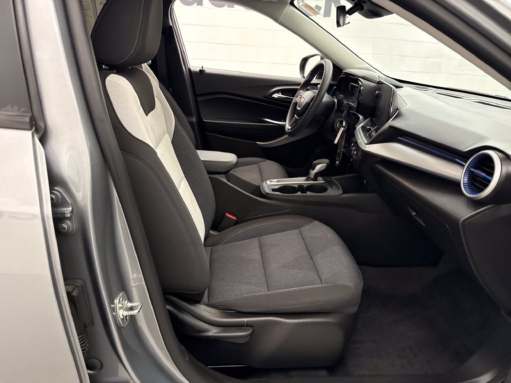 Used 2024 Chevrolet Trax LS FWD image 25