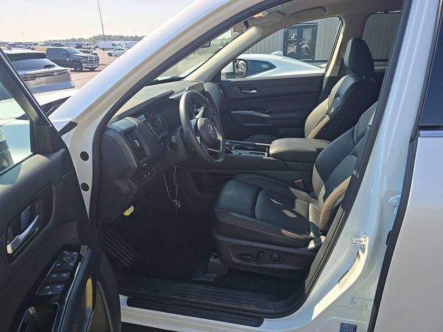 Certified 2025 Nissan Pathfinder SL FWD image 7