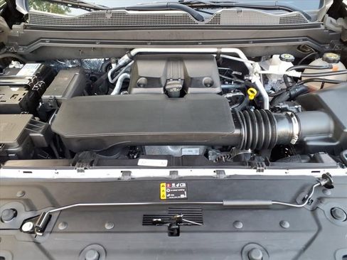 Used 2025 Chevrolet Colorado Trail Boss AWD/4WD image 27