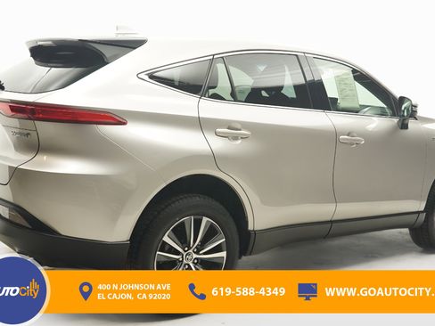 Used 2021 Toyota Venza LE image 6