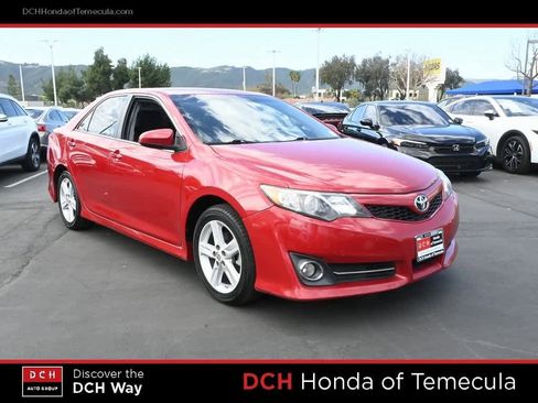 Used 2014 Toyota Camry SE image 3
