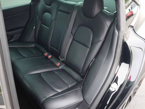 Used 2022 Tesla Model 3 RWD image 3