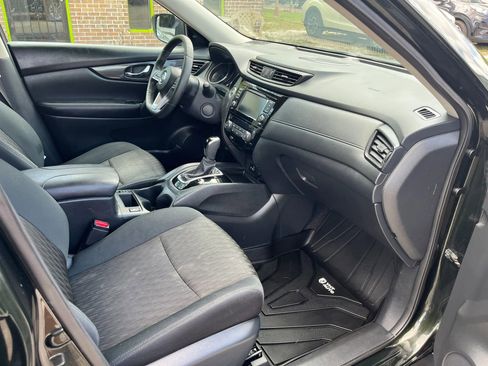 Used 2018 Nissan Rogue SV w/ Sun & Sound Touring Package AWD/4WD image 15