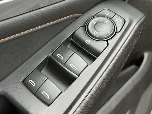 Used 2021 Chevrolet Traverse LS FWD image 19