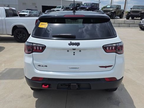 Used 2022 Jeep Compass Trailhawk w/ Trailhawk Convenience Group AWD/4WD image 4