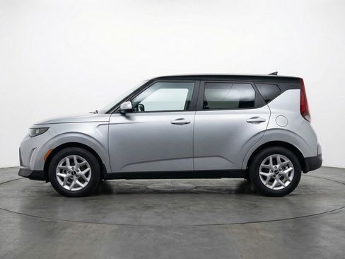 Used 2025 Kia Soul LX w/ LX Technology Package FWD image 5