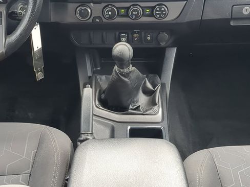 Used 2018 Toyota Tacoma TRD Off-Road image 19