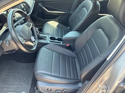 Used 2024 Volkswagen Jetta SE FWD image 11