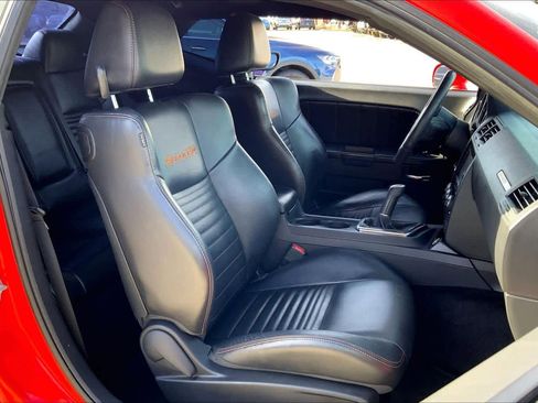 Used 2014 Dodge Challenger R/T image 7