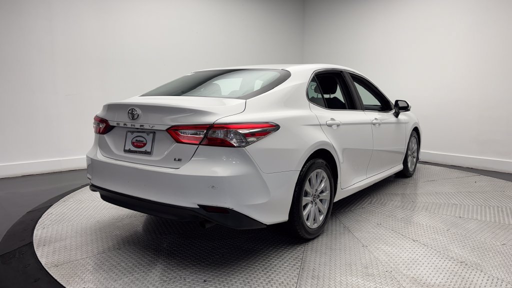Used 2018 Toyota Camry LE FWD image 33